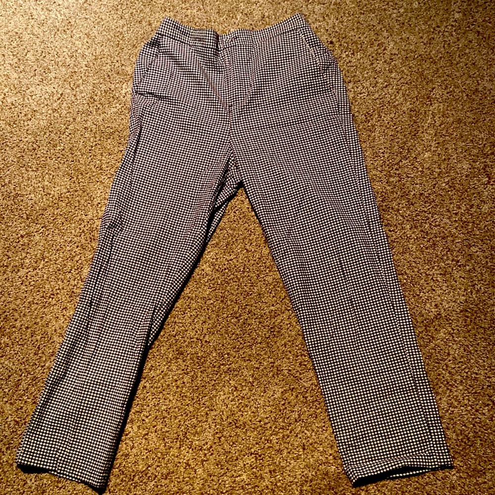 Forever 21, Women’s size Medium/8, Black and White checkered, ankle pants.